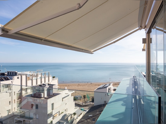 KE redessine le rooftop de l’hotel “The One” à Caorle