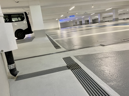 Solution de canaux de drainage pour un parking souterrain de haute technologie à Friedrichshafen