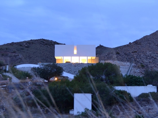 Les architectes de JFGS crée le gallarda de maison en Espagne pour la vie méditerranéenne