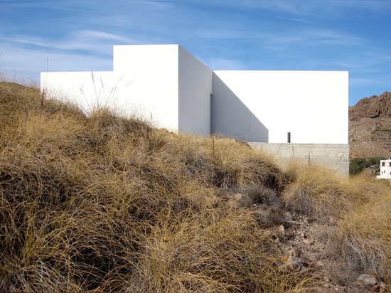 Les architectes de JFGS crée le gallarda de maison en Espagne pour la vie méditerranéenne