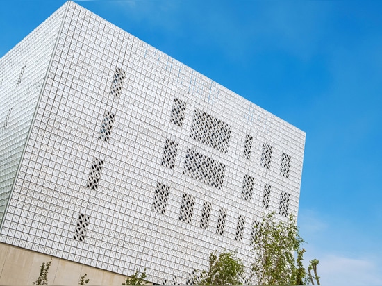 Elm House, une nouvelle école de commerce à l'Université de Brighton, avec un grand impact architectural.