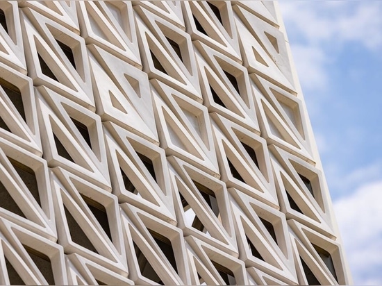 Elm House, une nouvelle école de commerce à l'Université de Brighton, avec un grand impact architectural.