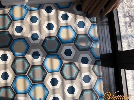 Carreaux de ciment hexagonaux en patchwork