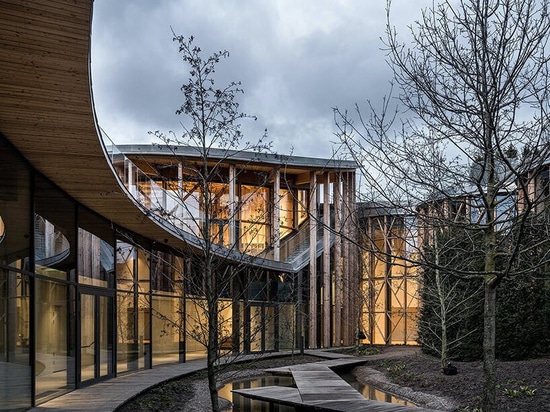 Le musée Hans Christian Andersen de Kengo Kuma ouvre au public au Danemark