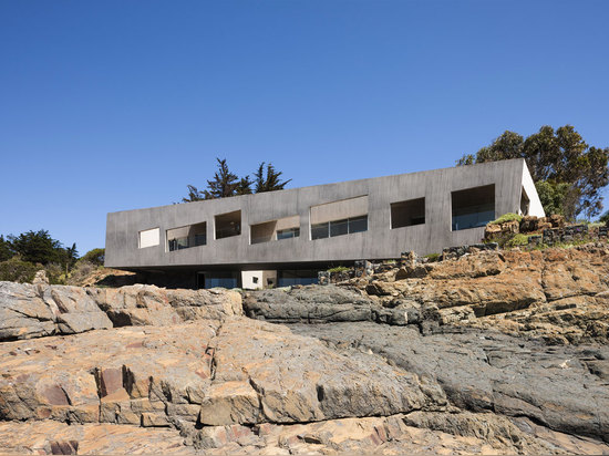 Felipe Assadi et Francisca Pulido, maison Bahia Azul, visibilité directe Vilos, Chili