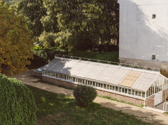 Serre horticole convertie en salle de réception | forme architecture + urbanisme