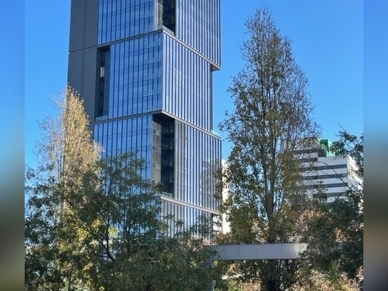 La tour Plaza Europa se dresse sur les hauteurs de Barcelone