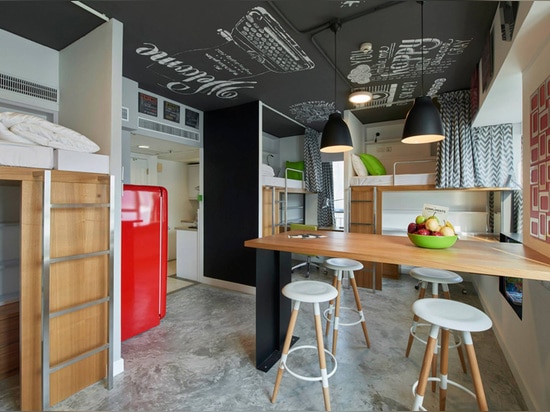 Regardez à l'intérieur d'un appartement d'étudiant à Hong Kong