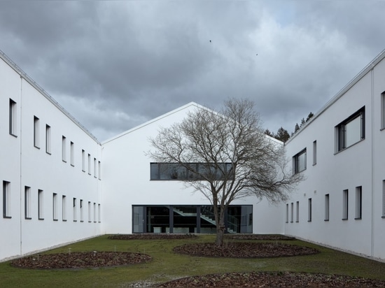 Sanatorium pour enfants avec spéléothérapie | Adam Rujbr Architects