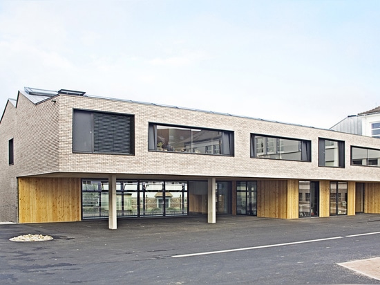 Architecture de Lionel Debs, école primaire d'Aristide Briand, Benfeld France. Photo Emmanuel Kuhn