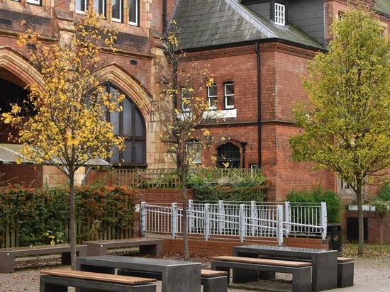 Tables et bancs en béton pour les écoles