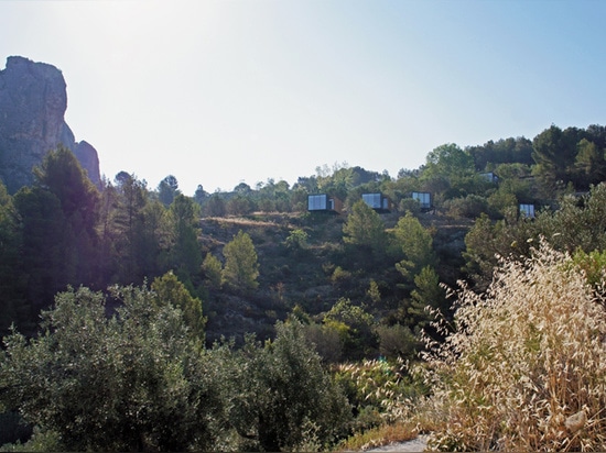 une série de suites indépendantes est pointillée à travers le paysage espagnol