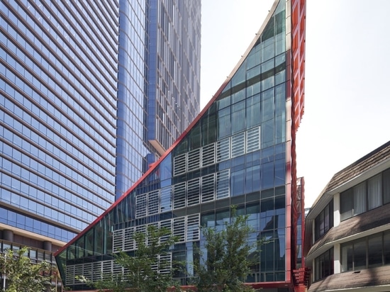 La toiture tessellée de Manuelle Gautrand recouvre le Phive Civic Center à Parramatta, Sydney