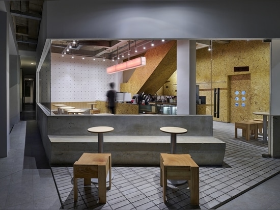 Hakken Café et magasin / Studio Kota