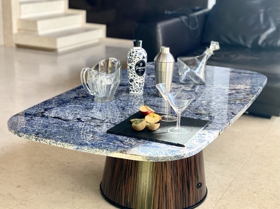 SMART TABLE, OÙ LE DESIGN RENCONTRE LA TECHNOLOGIE.