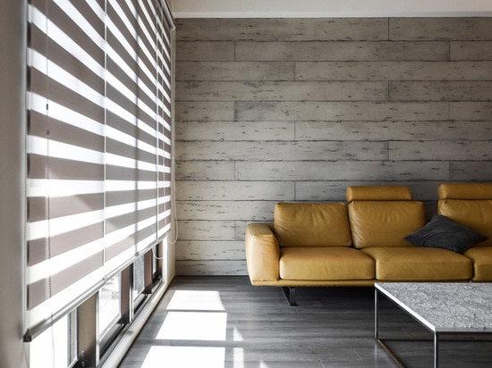 Une palette de bois, de métal, et de béton pour cet intérieur d'appartement dans Taiwan