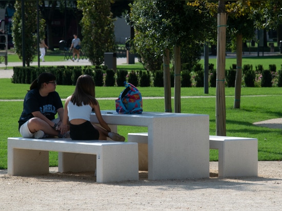 MOBILIER URBAIN CALZOLARI POUR LA RENAISSANCE VERTE DE MANTOUE