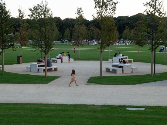 MOBILIER URBAIN CALZOLARI POUR LA RENAISSANCE VERTE DE MANTOUE