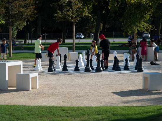 MOBILIER URBAIN CALZOLARI POUR LA RENAISSANCE VERTE DE MANTOUE