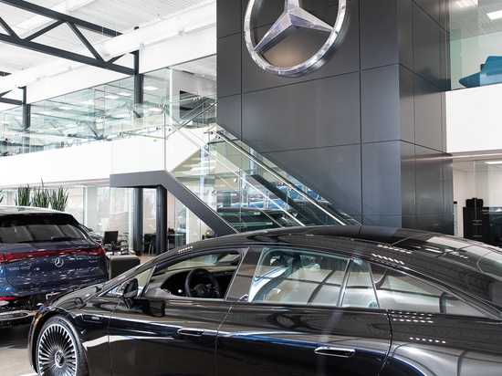 Escaliers en verre chez Mercedes-Benz