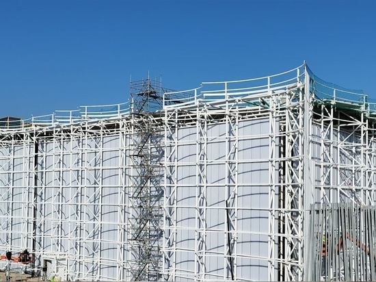 Façade intérieure en panneaux de polycarbonate