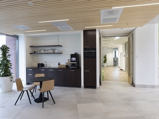 Royal Vezet, nouvel immeuble de bureaux à Warmenhuizen