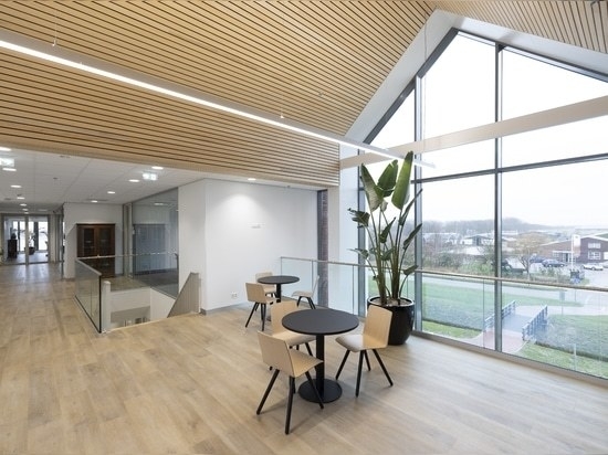 Royal Vezet, nouvel immeuble de bureaux à Warmenhuizen