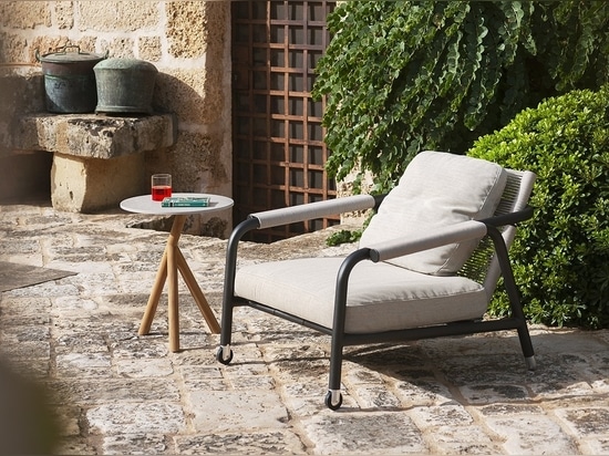 ASTRA, la nouvelle collection de fauteuils de relaxation, design Rodolfo Dordoni