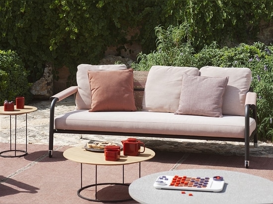 ASTRA, la nouvelle collection de fauteuils de relaxation, design Rodolfo Dordoni