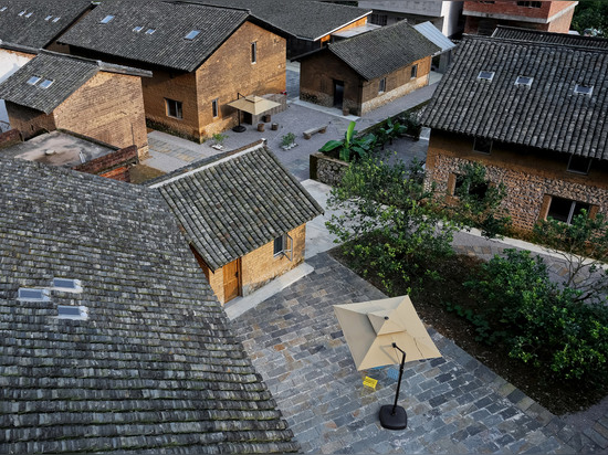 Les associés d'Ares transforme de vieilles fermes chinoises pour créer la ressource de montagne de Chambre de YUN