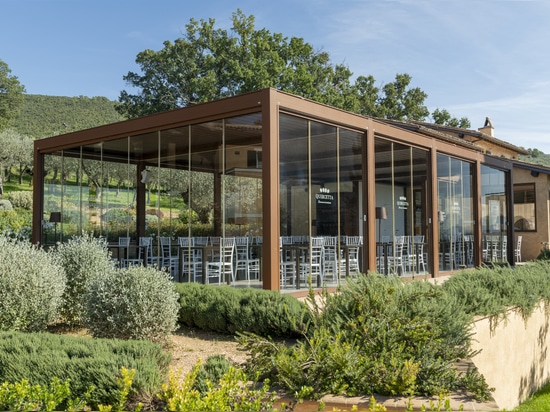 La maison de campagne La Quercetta à Foligno élève le design et la fonctionnalité grâce aux solutions KE