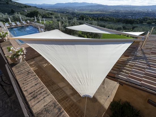 La maison de campagne La Quercetta à Foligno élève le design et la fonctionnalité grâce aux solutions KE