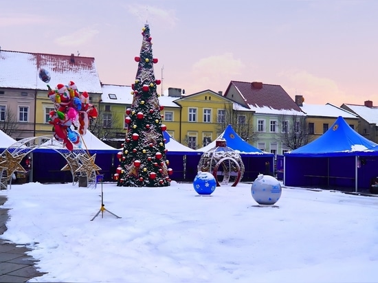 Boules de Noël en fibre de verre XXL - Une touche festive pour les espaces publics