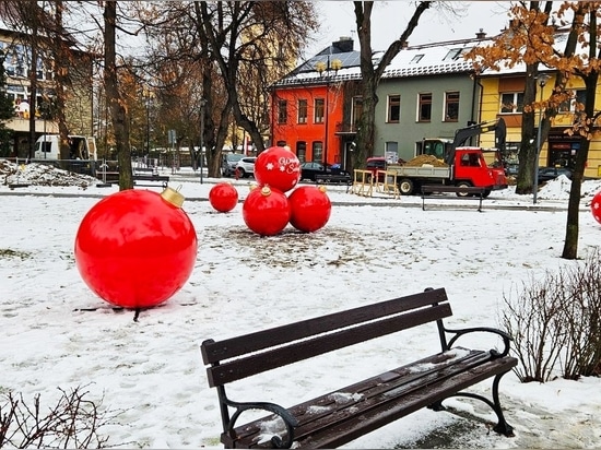 Boules de Noël en fibre de verre XXL - Une touche festive pour les espaces publics