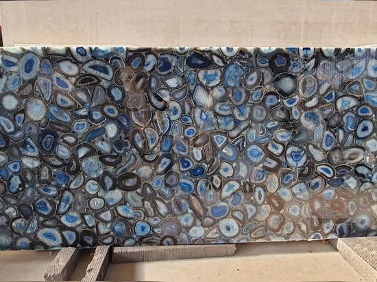 Agate bleue rétro-éclairée : Notre conception d'une piscine intérieure de luxe