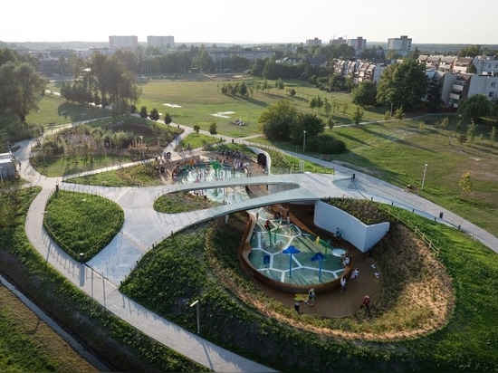 Aires de jeux dans le parc Jaworek à Tychy / RS + Robert Skitek