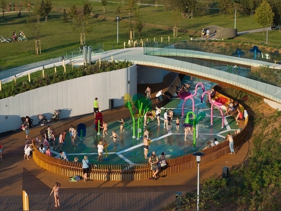 Aires de jeux dans le parc Jaworek à Tychy / RS + Robert Skitek