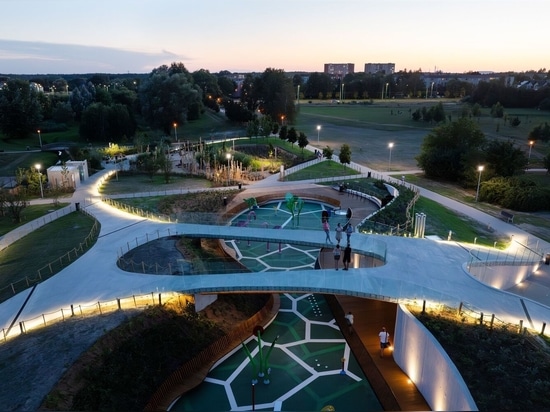 Aires de jeux dans le parc Jaworek à Tychy / RS + Robert Skitek