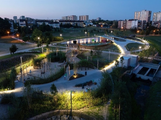 Aires de jeux dans le parc Jaworek à Tychy / RS + Robert Skitek