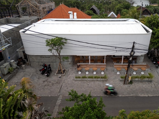 Restaurant aérien / Max Tsybin