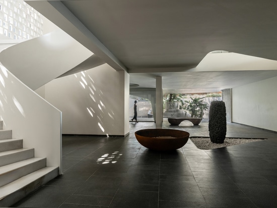 Maison NINE X NINE / Sanjay Puri Architects