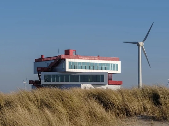 Portlantis est un nouveau centre d'accueil pour les visiteurs de Rotterdam qui leur permet de renouer avec son riche esprit maritime