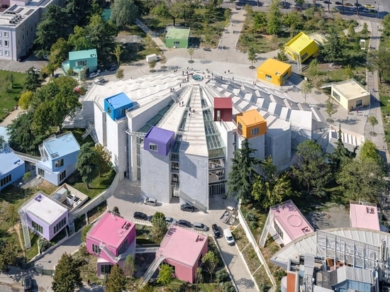 Récupérer la pyramide de Tirana : MVRDV transforme le monument le plus controversé d'Albanie