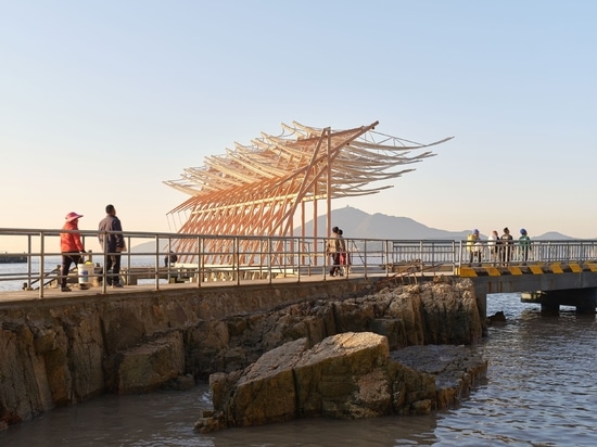 Un pavillon cinétique en bord de mer redonne vie à une île chinoise