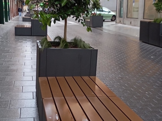 Banc et Jardinière Osaka à Elda : une solution pensée pour les personnes