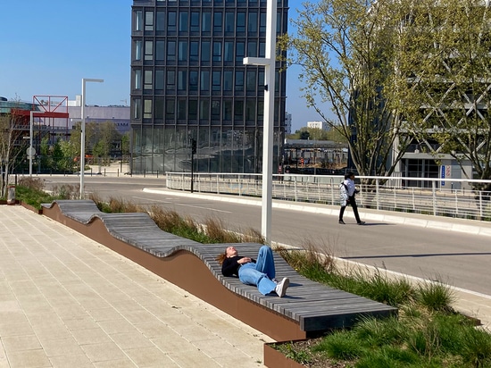 Îlots Solid Podium Surf - Pont Olympique Louafi Bouguera, Paris