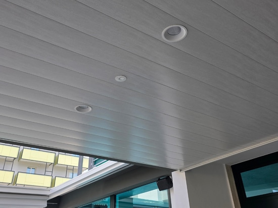 Système de revêtement Atena pour façades et plafonds suspendus