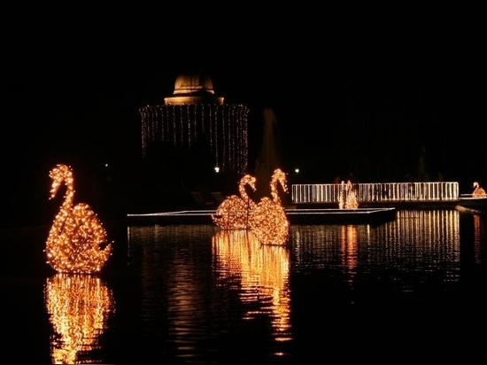 Villes d'été en fleurs et en lumière : Une nouvelle ère d'illuminations urbaines