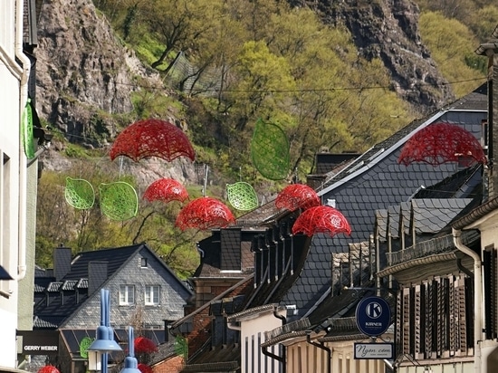 Villes d'été en fleurs et en lumière : Une nouvelle ère d'illuminations urbaines