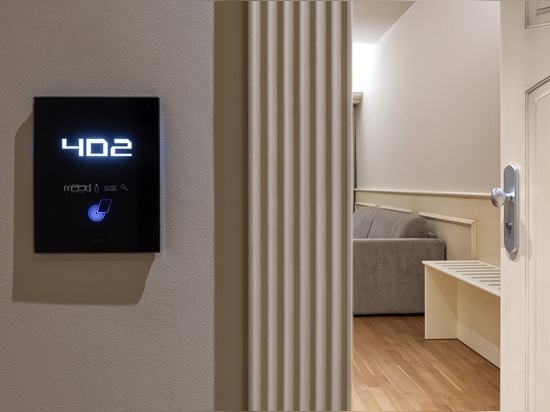 Solutions AVE pour une hospitalité intelligente et élégante à l'hôtel Mood de Pescara